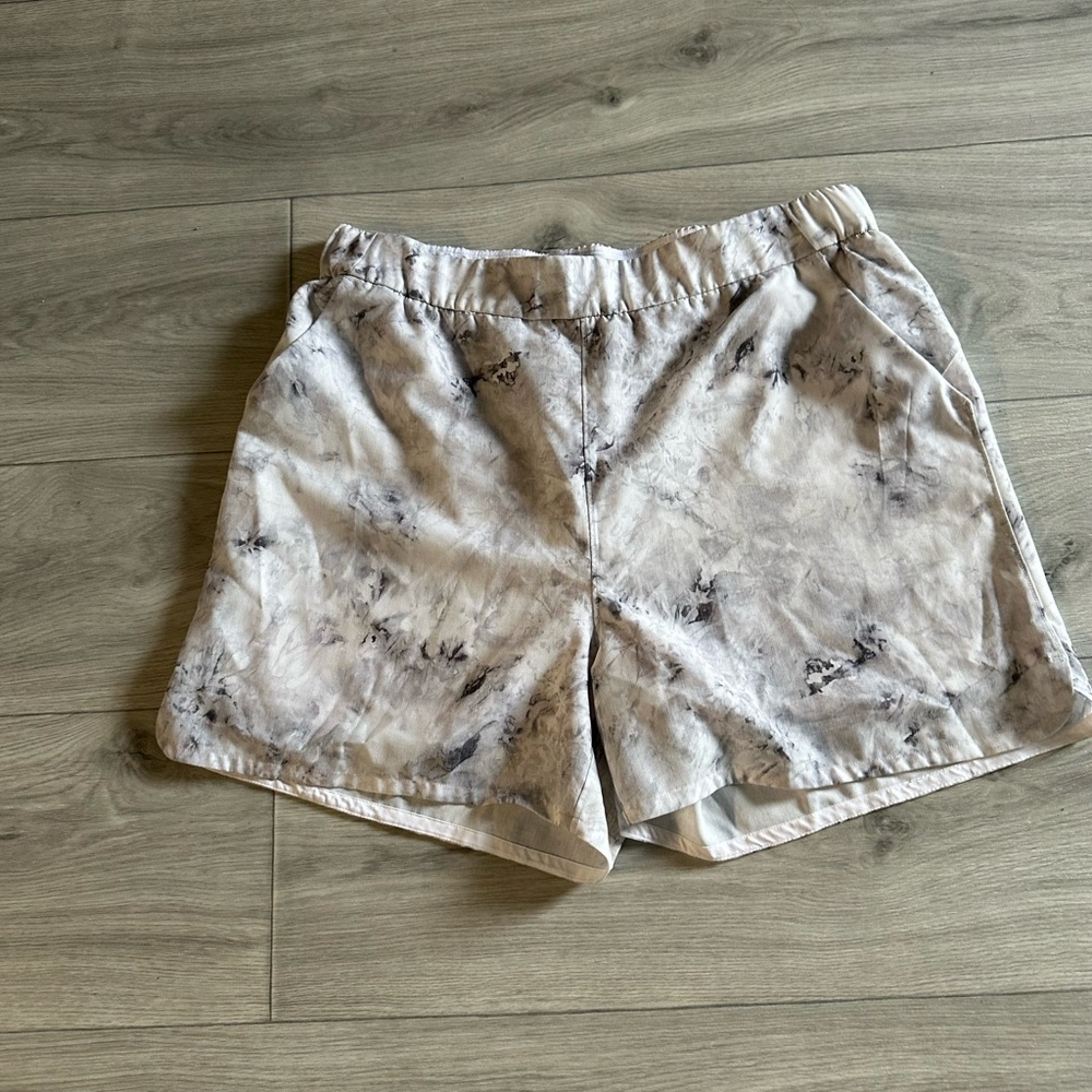 Lululemon Flat Front Relaxed Short 4.5”